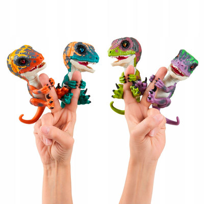 Интерактивная игрушка WowWee Fingerlings Динозавр Рейзор фиолетовый