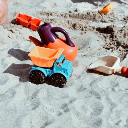 Игрушка для игры с песком Battat Мини-Самосвал (цвет папайя-морской)